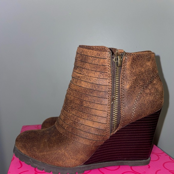👢Sugar Women's Brown Wedge Ankle Boots - Picture 3 of 6